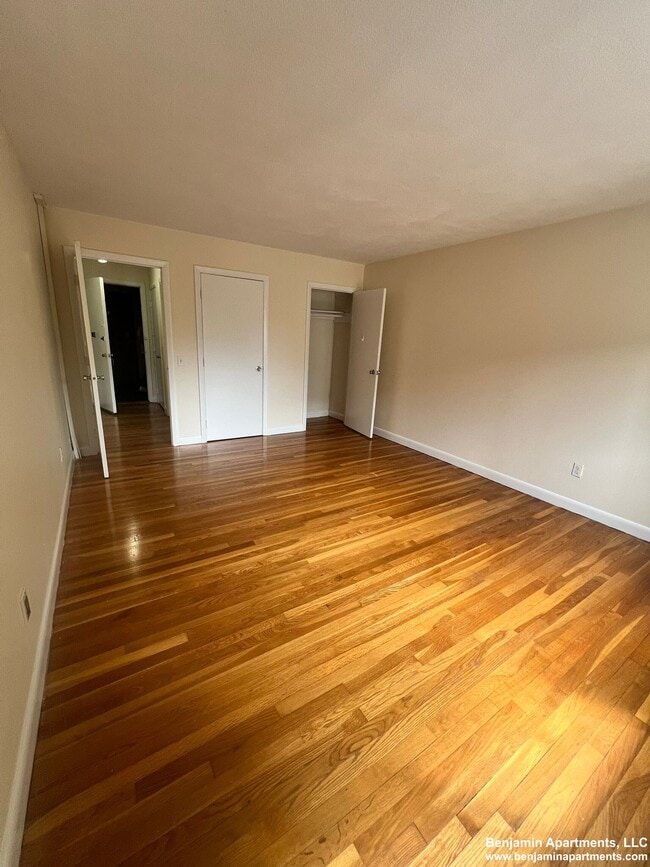 65 Gardner St, Unit 03B in Boston, MA - Foto de edificio - Building Photo