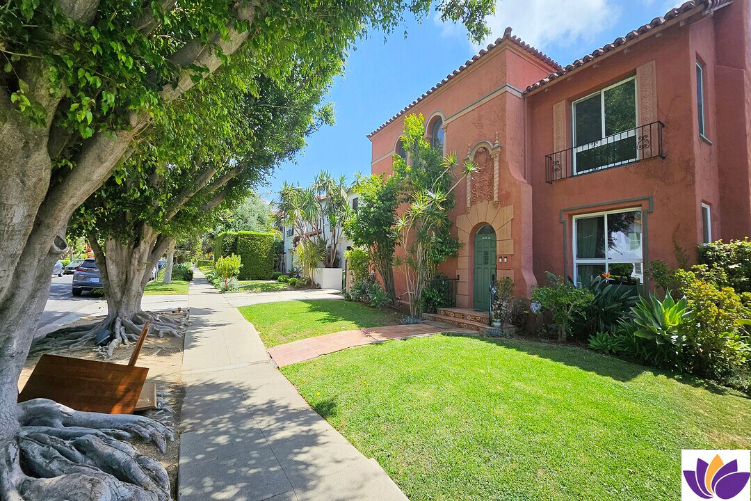 1152 S Hayworth Ave in Los Angeles, CA - Foto de edificio
