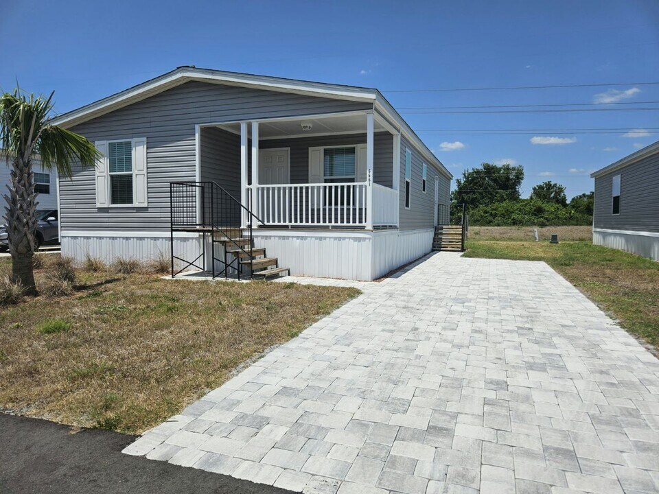 6661 Hidden Oaks Dr in North Fort Myers, FL - Building Photo