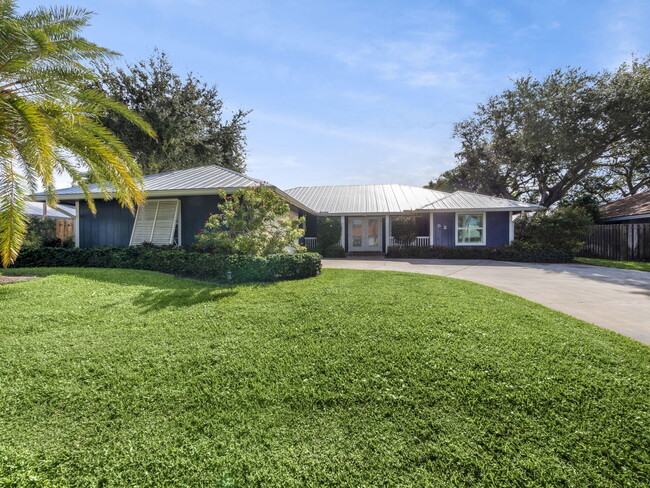 52 Birch Pl in Jupiter, FL - Building Photo - Building Photo