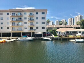 3545 NE 167th St in Miami, FL - Building Photo - Building Photo