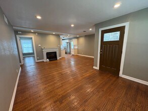 1414 W Lovers Ln in Arlington, TX - Foto de edificio - Building Photo