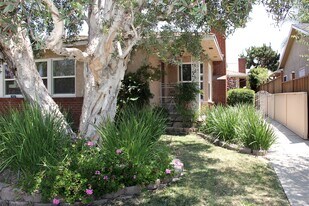 272 Termino Ave, Unit A in Long Beach, CA - Building Photo