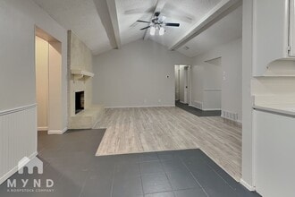 408 Park Center Blvd, Unit 2204 in Saginaw, TX - Foto de edificio - Building Photo