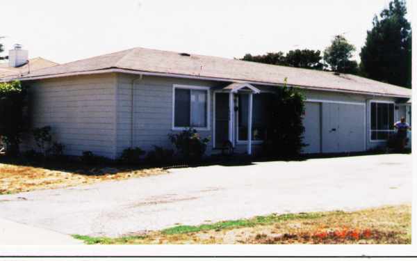 1356 Sierra St in Redwood City, CA - Foto de edificio - Building Photo