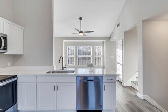 2285 Joann Dr in Spring Hill, TN - Foto de edificio - Building Photo