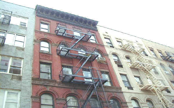 426 E 77th St in New York, NY - Foto de edificio