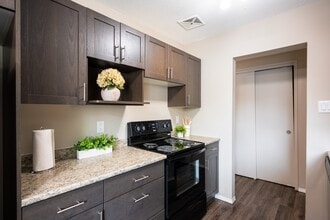 291 St. Anne's Road in Winnipeg, MB - Building Photo - Building Photo