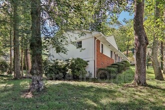 325 Comet Dr in Hendersonville, NC - Building Photo - Building Photo