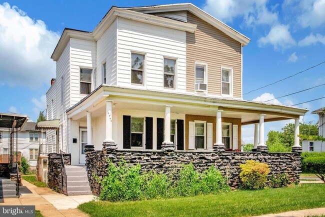 property at 1003 Walnut Ave