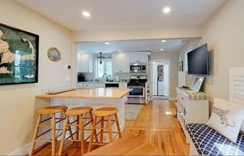 428 Main St in Barnstable, MA - Building Photo - Building Photo