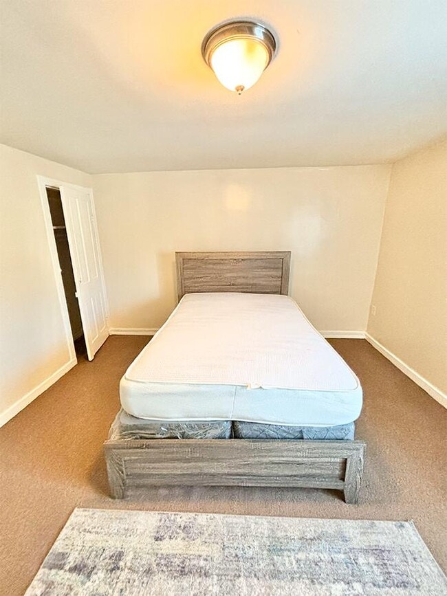 property at 815 N Caroline St