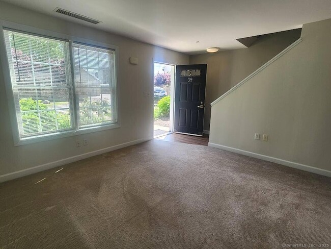 39 Hazel St in Stamford, CT - Building Photo - Building Photo