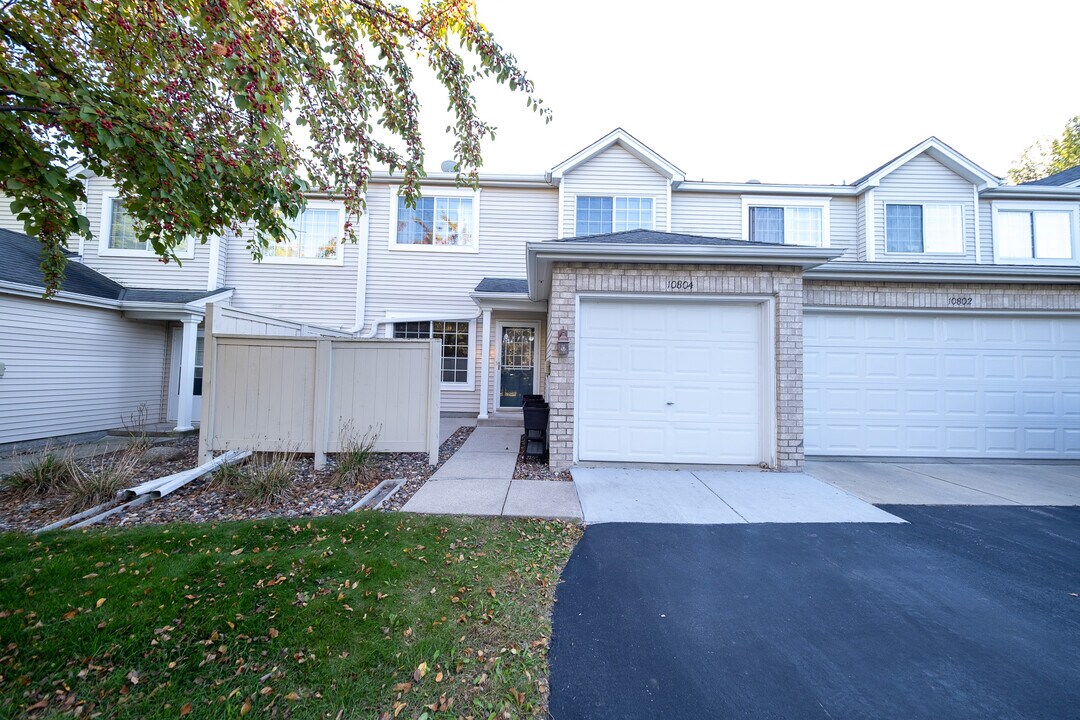 10804 Lexington Dr in Eden Prairie, MN - Building Photo