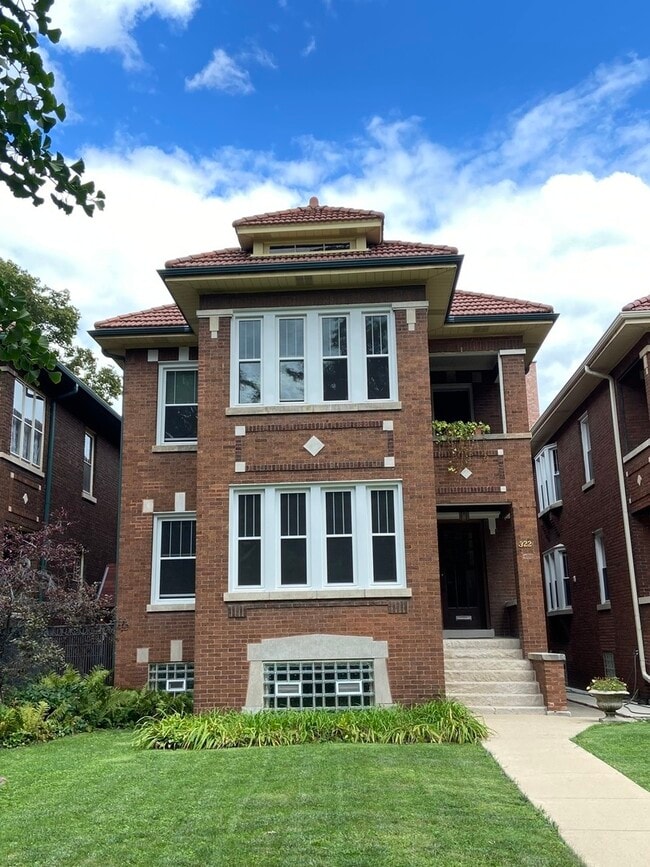 property at 322 S Oak Park Ave