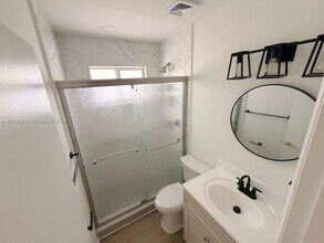 95-97-97 NE 168th St in North Miami Beach, FL - Building Photo - Building Photo