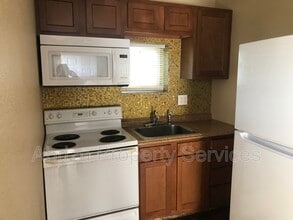 1903 Chambers Rd in St. Louis, MO - Building Photo - Building Photo