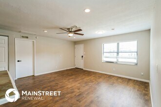 9933 Lake Dr in New Port Richey, FL - Building Photo - Building Photo