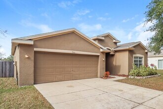 752 Star Pointe Dr in Seffner, FL - Foto de edificio - Building Photo