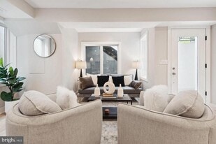 5305 Connecticut Ave NW in Washington, DC - Building Photo