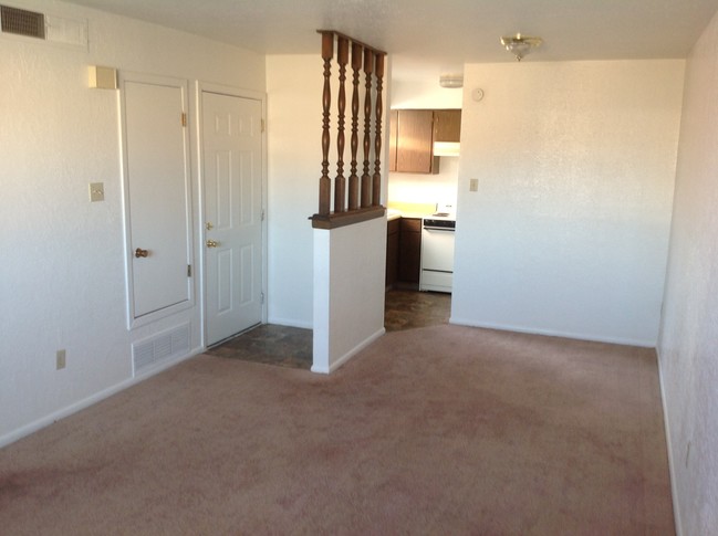 Plaza Del Sol Apartments in Albuquerque, NM - Building Photo - Building Photo