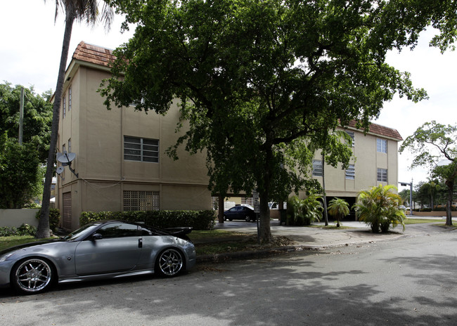 1114 S Douglas Rd in Coral Gables, FL - Building Photo - Building Photo