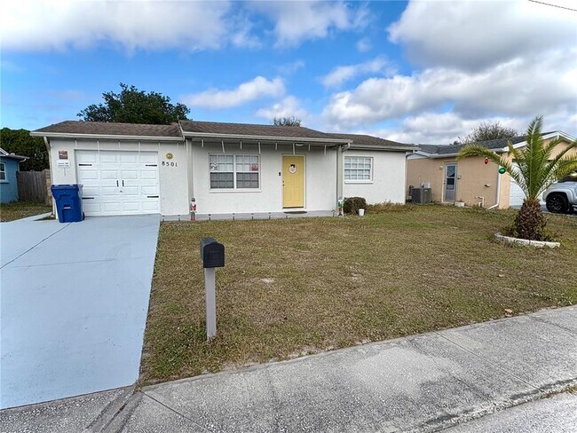 8501 Paxton Dr in Port Richey, FL - Building Photo - Building Photo