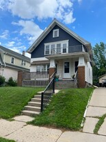 5725 W Wells St in Wauwatosa, WI - Building Photo