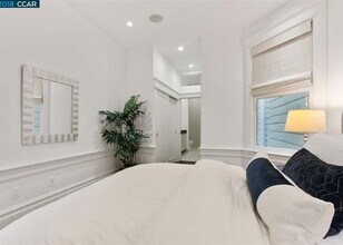 756 Washington St, Unit 2 in Brookline, MA - Building Photo - Building Photo