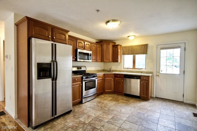 955 Pleasant St-Unit -# 14 in Weymouth, MA - Foto de edificio - Building Photo