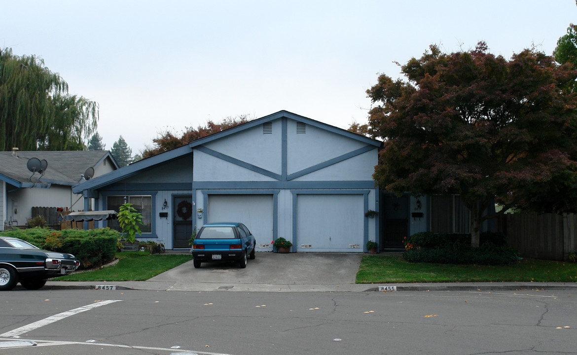 8455 Loretto Ave in Cotati, CA - Foto de edificio