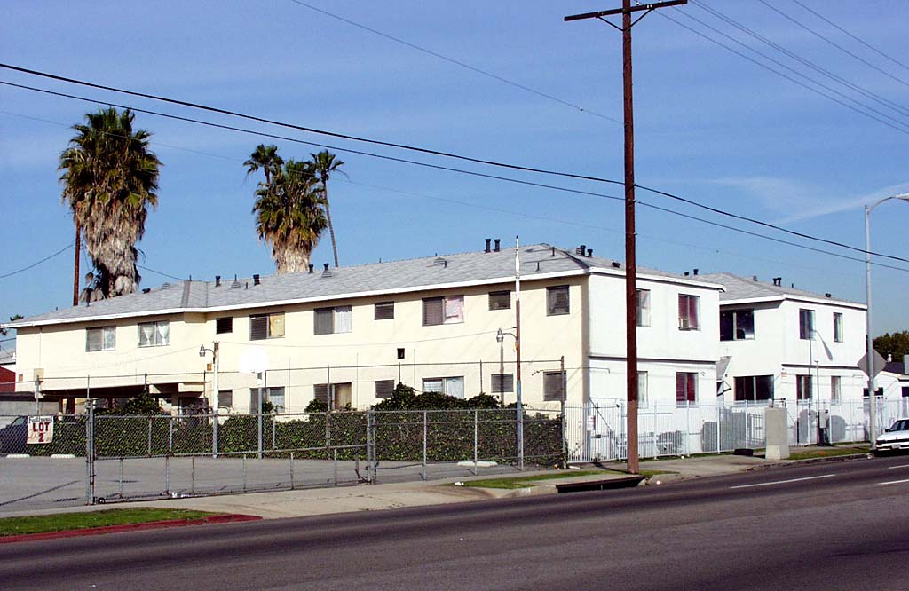 10507-10511 S Figueroa St in Los Angeles, CA - Building Photo