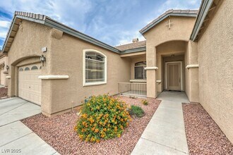10640 Warrior Ct in Las Vegas, NV - Building Photo - Building Photo