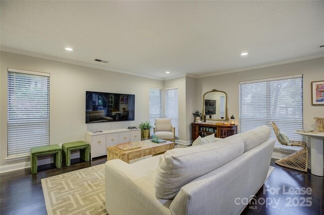 property at 2506 Cranbrook Ln