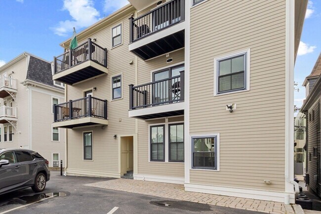 44 W Eagle St in Boston, MA - Building Photo - Building Photo