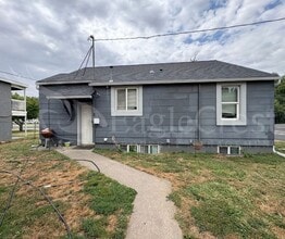 236 N College Ave in College Place, WA - Foto de edificio - Building Photo