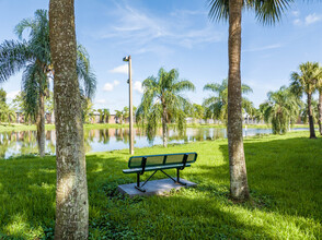 Lake View Villas in Belle Glade, FL - Foto de edificio - Building Photo