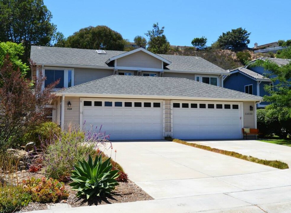 11024 Glencreek Cir in San Diego, CA - Building Photo