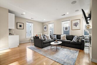 280 Gold St, Unit 5 in Boston, MA - Building Photo - Building Photo