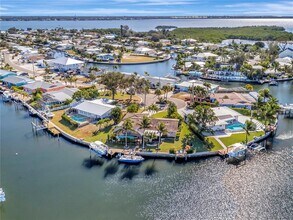 10432 Sandpiper Rd W in Bradenton, FL - Building Photo - Building Photo