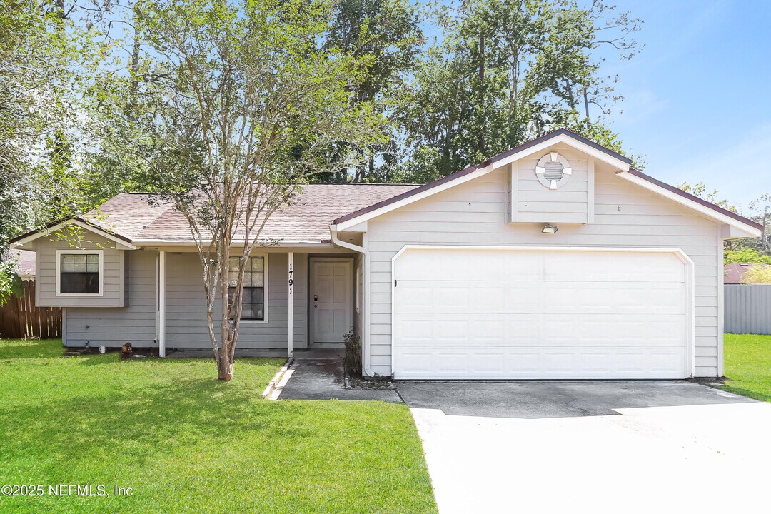 1791 Coventry Ct in Middleburg, FL - Building Photo