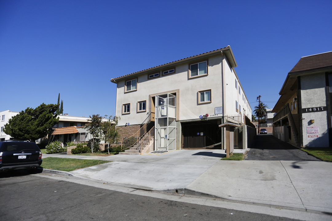 Sylvan Apartmetns in Van Nuys, CA - Foto de edificio