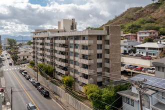 Embassy House in Honolulu, HI - Building Photo - Building Photo