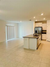 11021 Radiant Shr Lp in San Antonio, FL - Building Photo - Building Photo