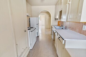 704 N Washington St in Beeville, TX - Building Photo - Building Photo