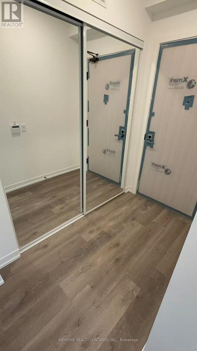 8 Interchange Wy in Vaughan, ON - Building Photo - Building Photo