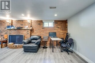 11 Queensbury Dr in Hamilton, ON - Building Photo - Building Photo