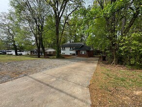 3523 Lawndale Dr in Greensboro, NC - Building Photo - Building Photo