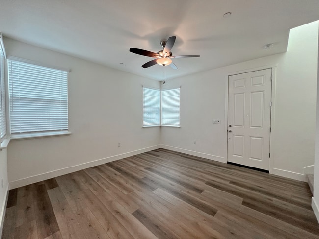 1301 Chariot Rd in Hollister, CA - Building Photo - Building Photo