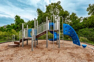 1048 Westgate Dr in Gallatin, TN - Building Photo - Building Photo